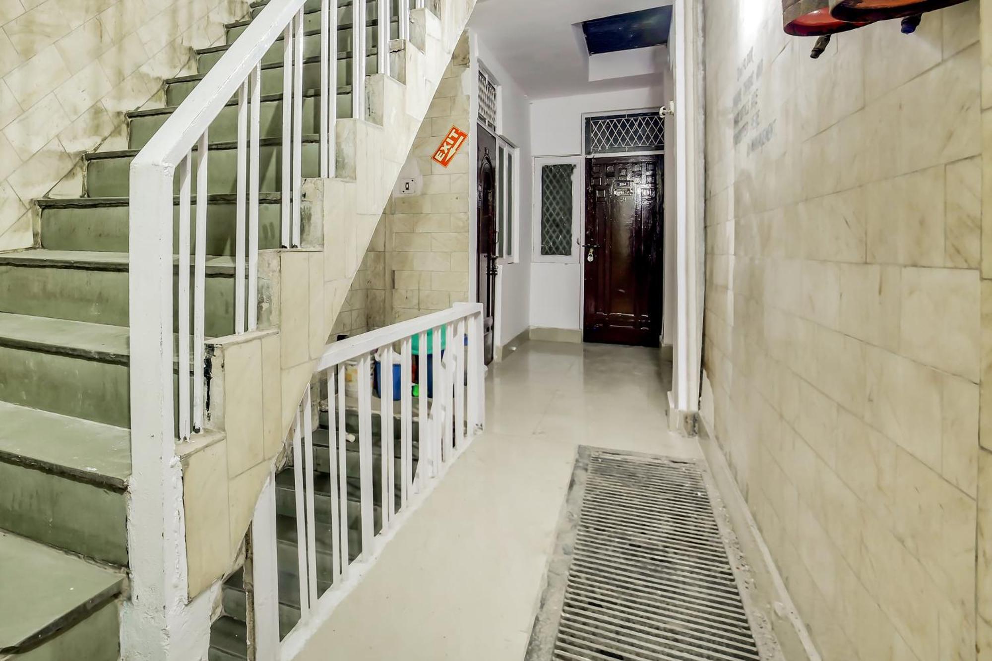 O Yes Sir Hotel New Delhi