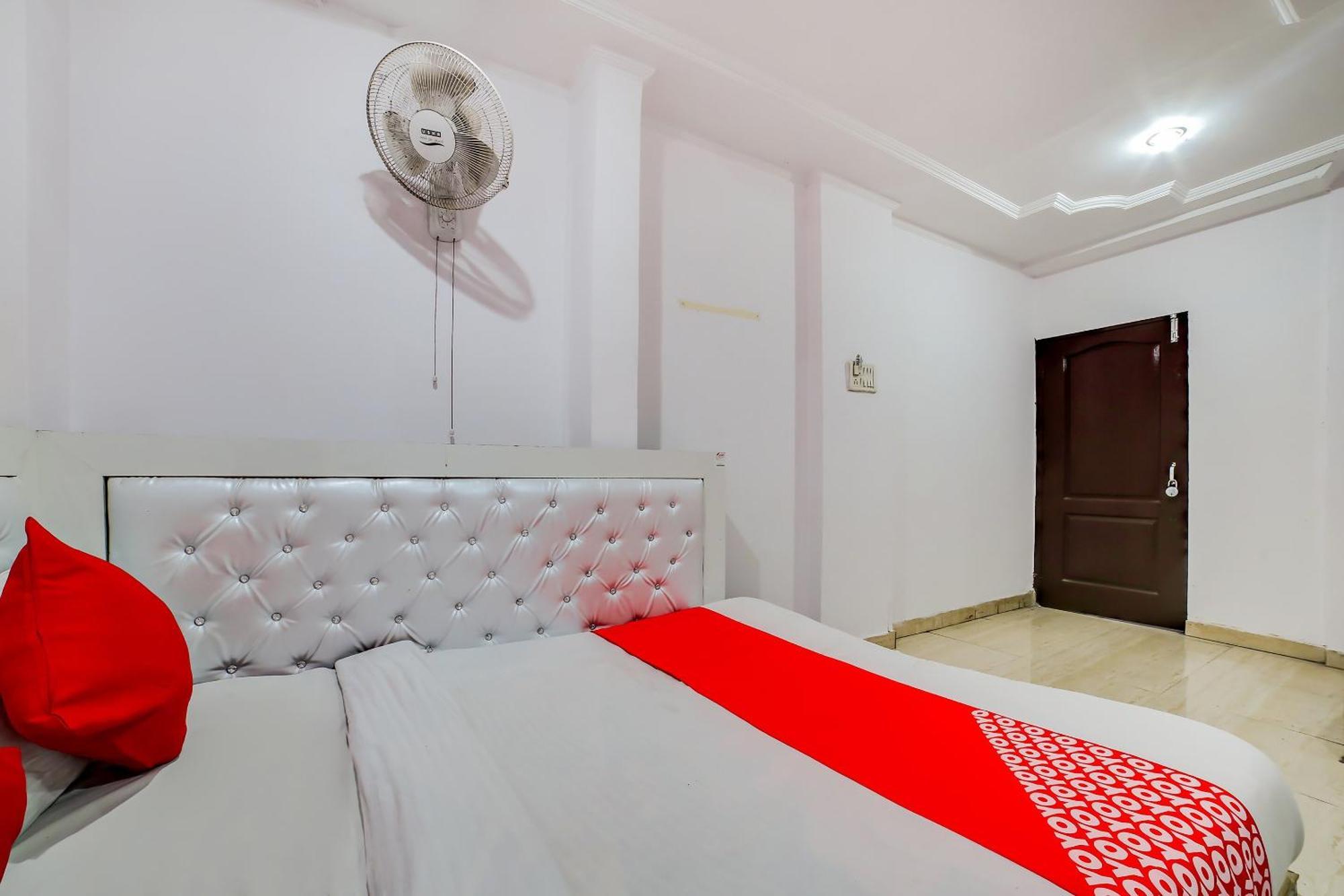 O Yes Sir Hotel New Delhi