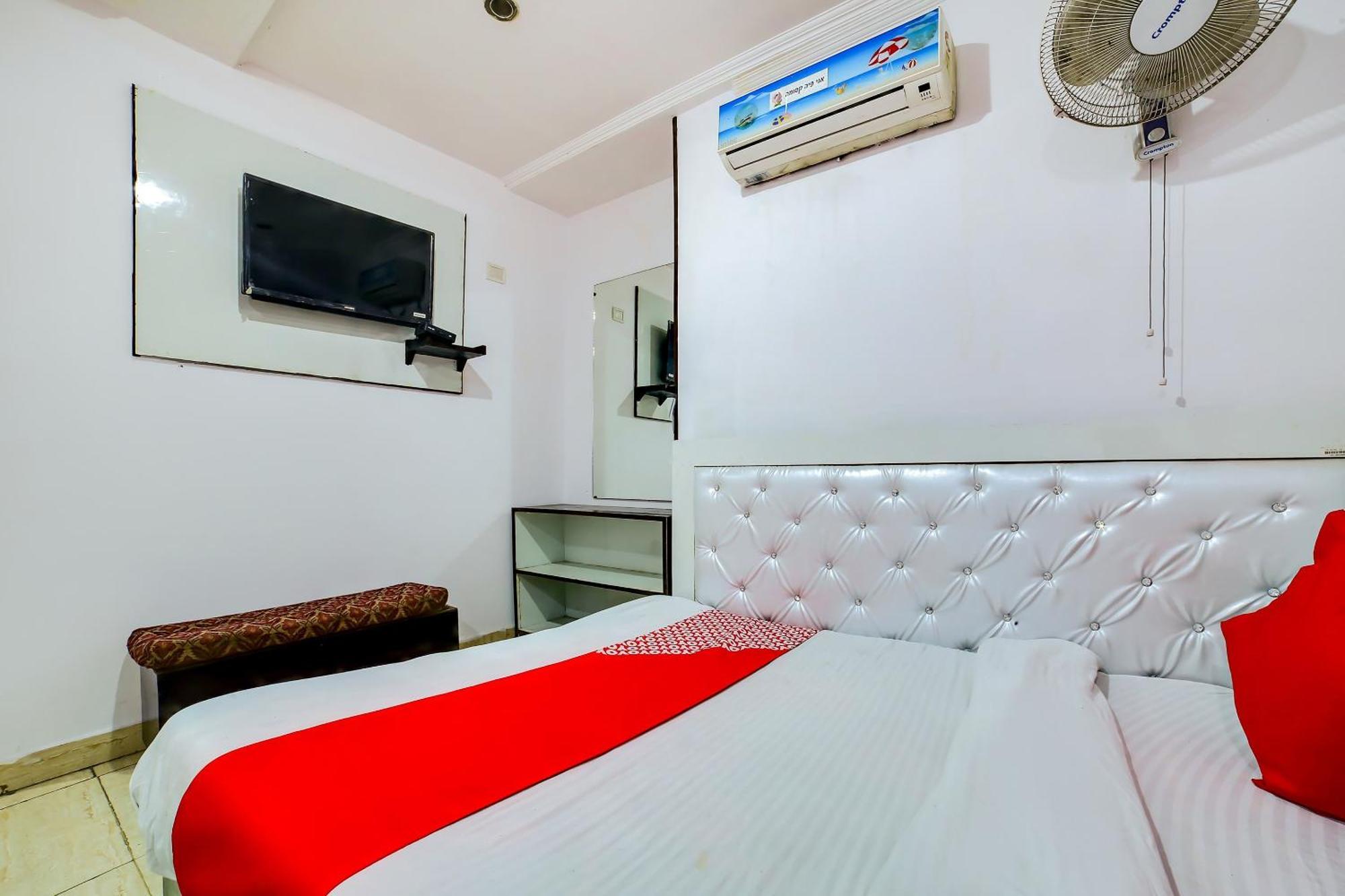O Yes Sir Hotel New Delhi