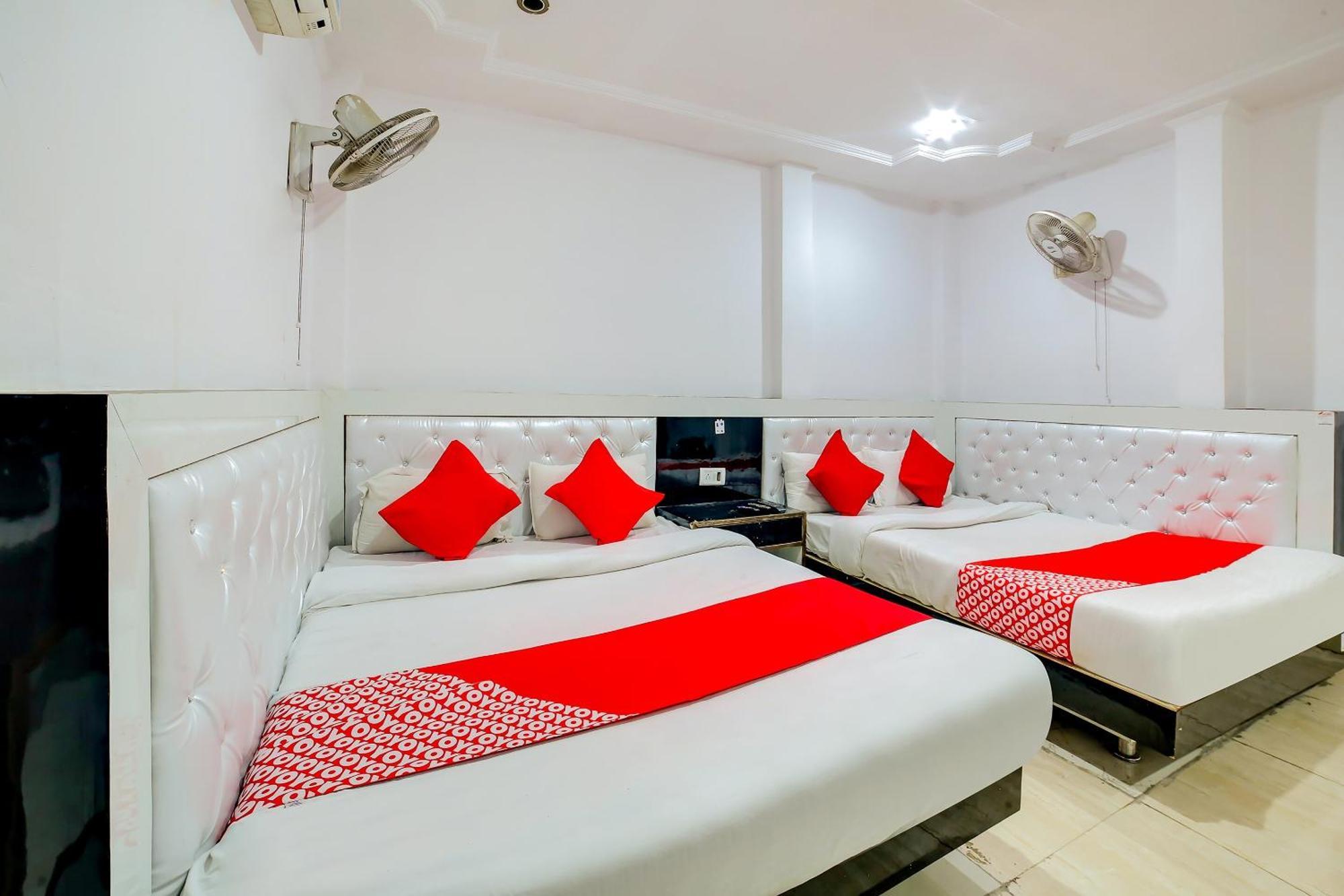 O Yes Sir Hotel New Delhi